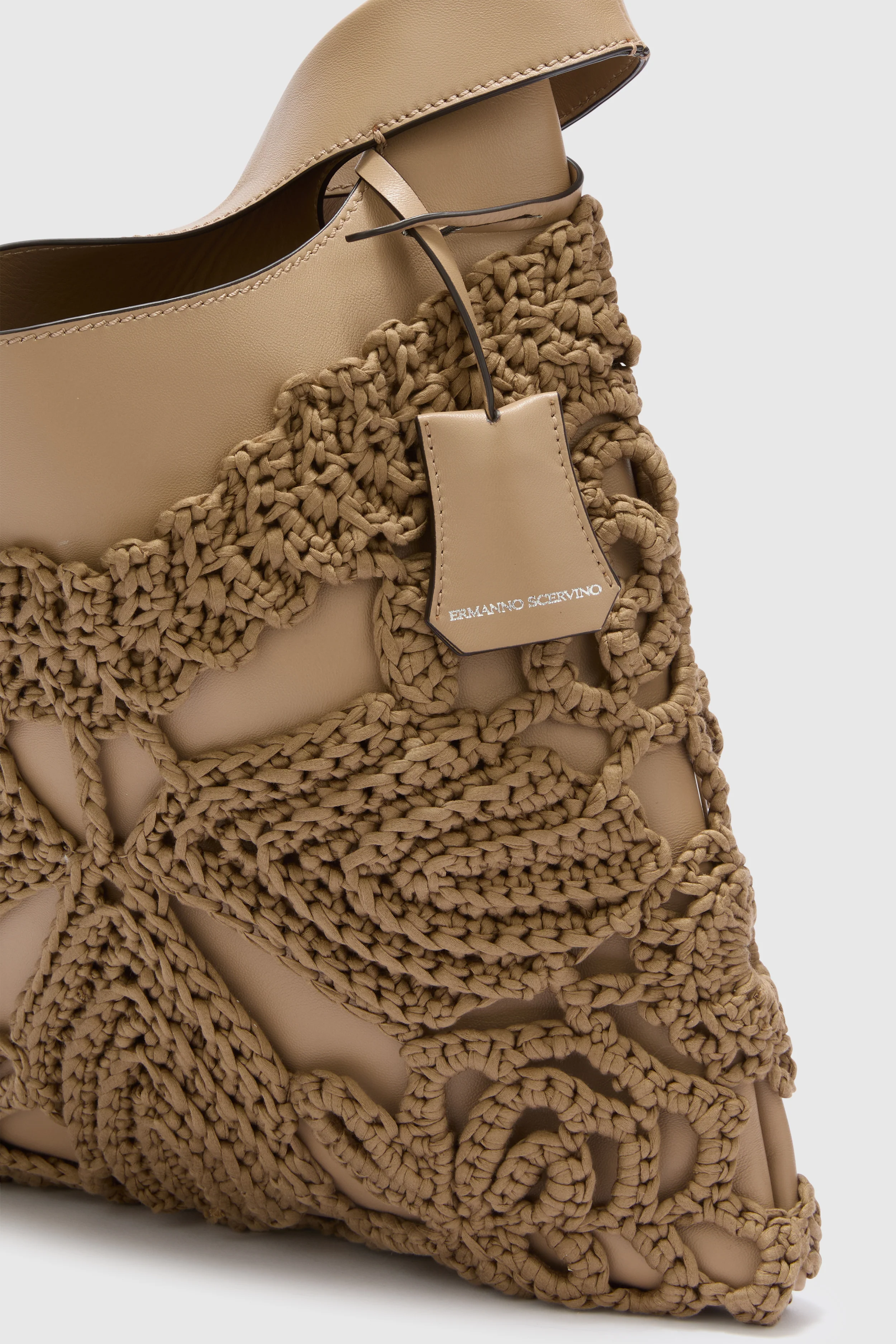 Beige Tbag in nappa with sphere yarn shell - Image 4