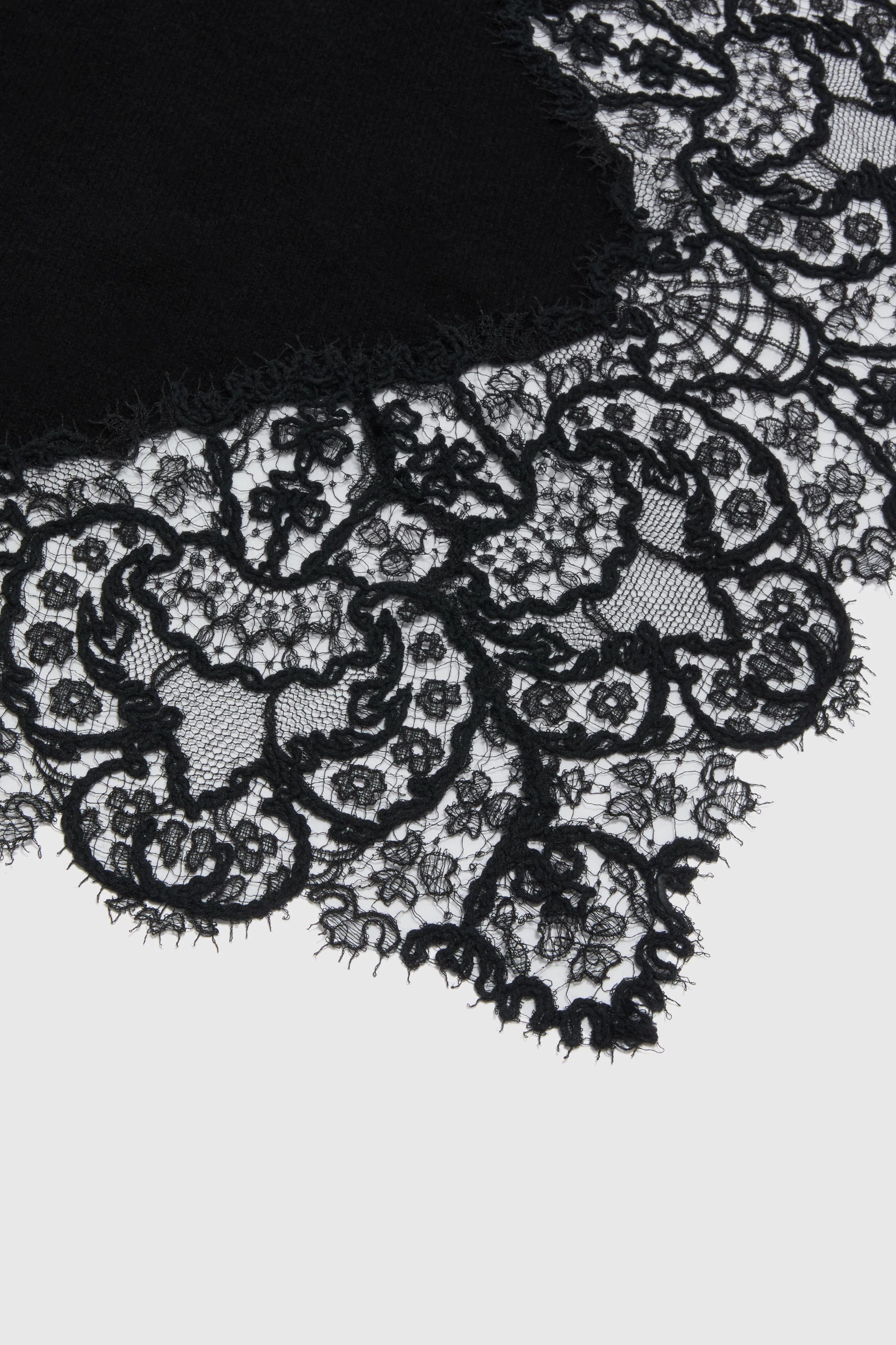 Black cashmere stole with wool rebrodé lace edge - Image 3