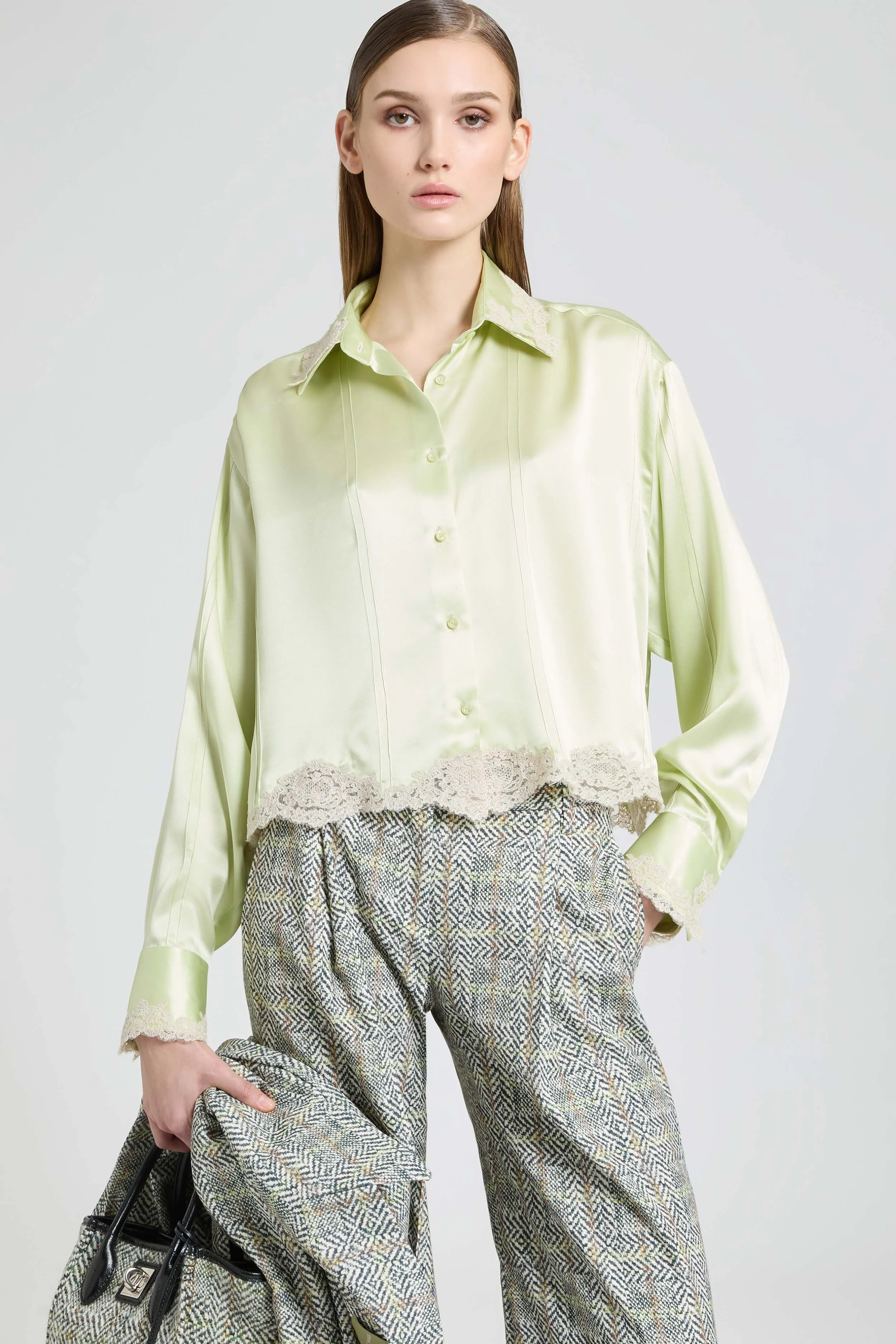 Boxy silk satin shirt with contrasting rebrodé lace - Image 3
