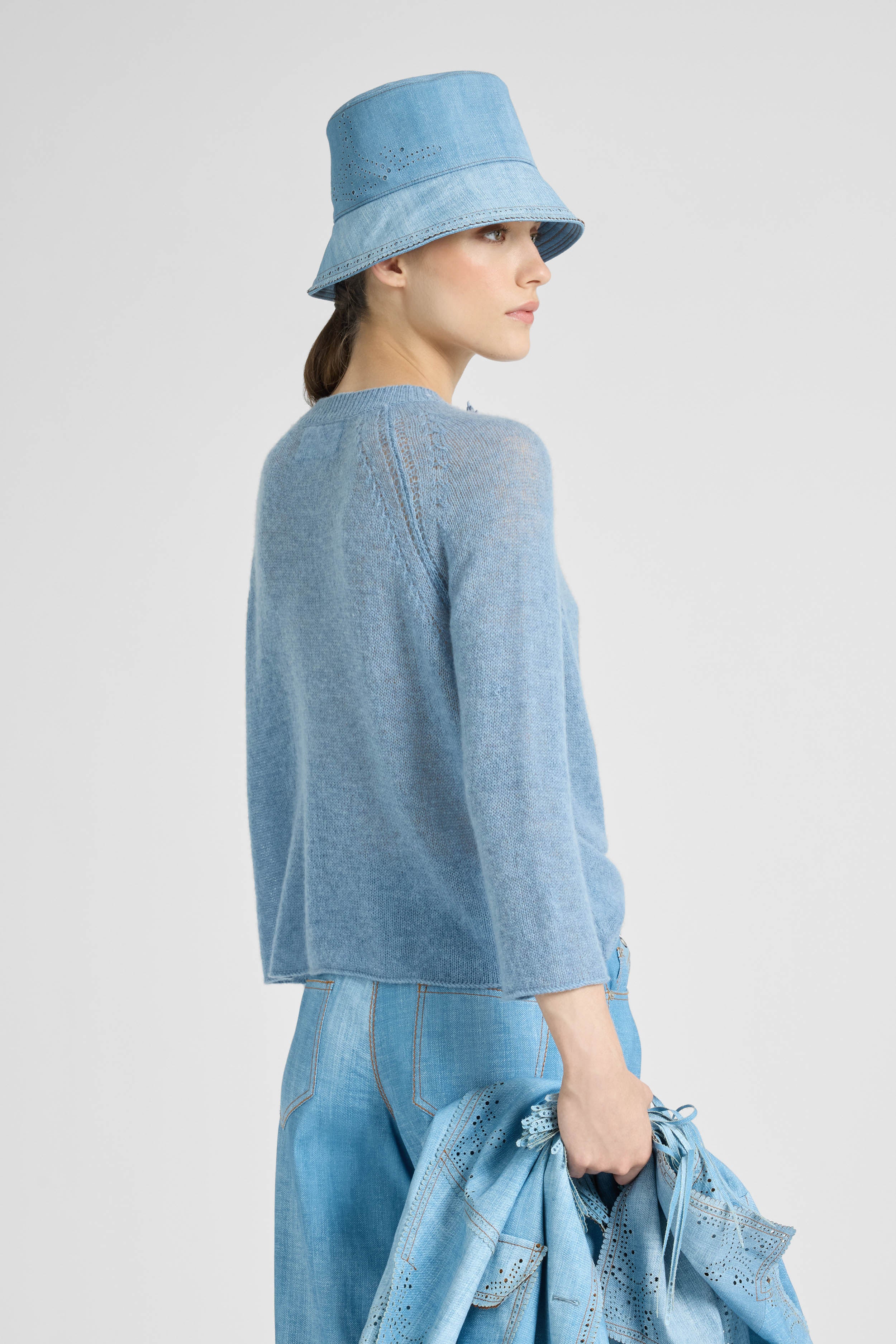 Cashmere sweater with V-neck and daisy appliqués - Image 5