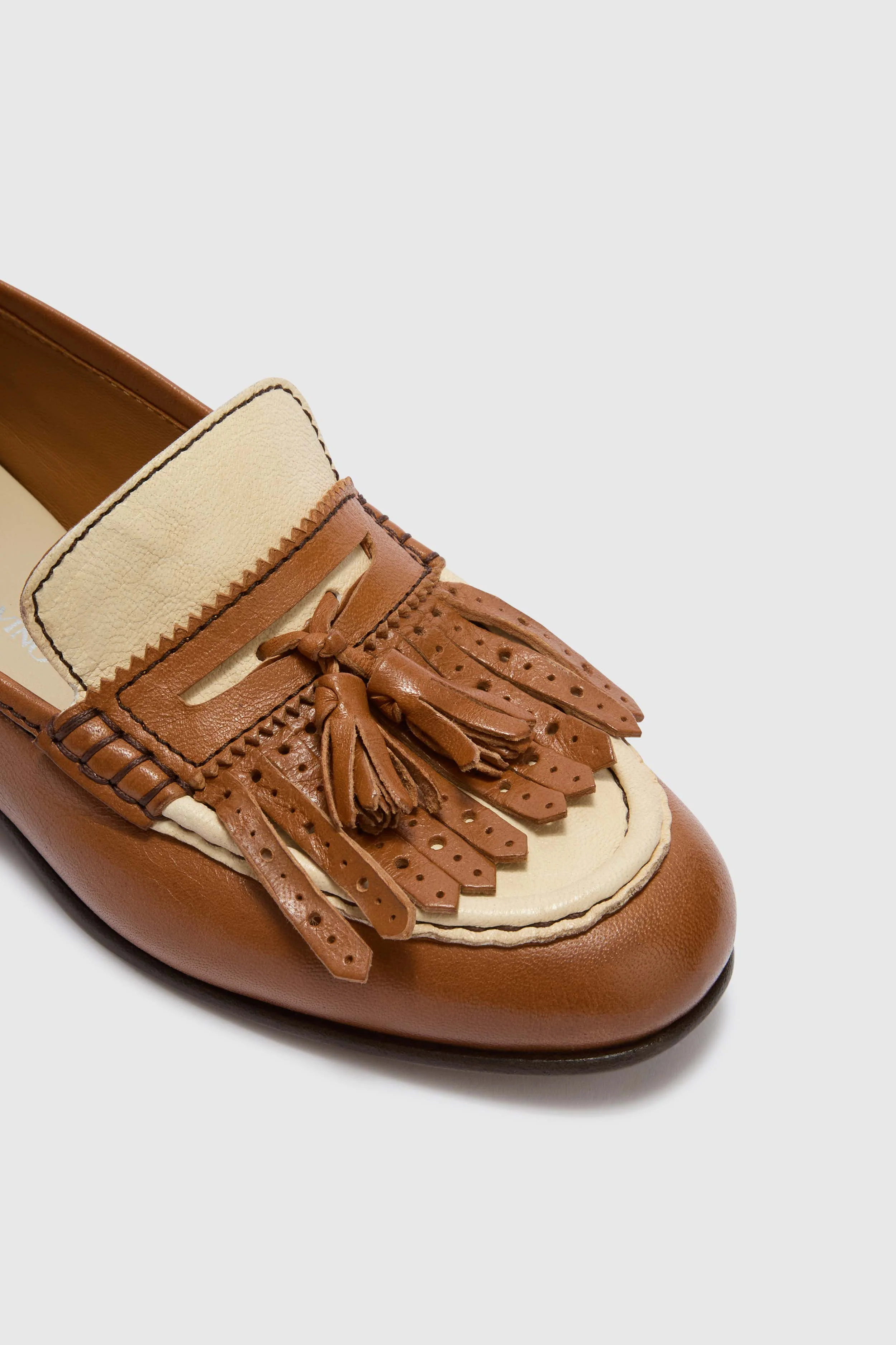 College vintage-effect shearling leather loafers with tassels - Image 4