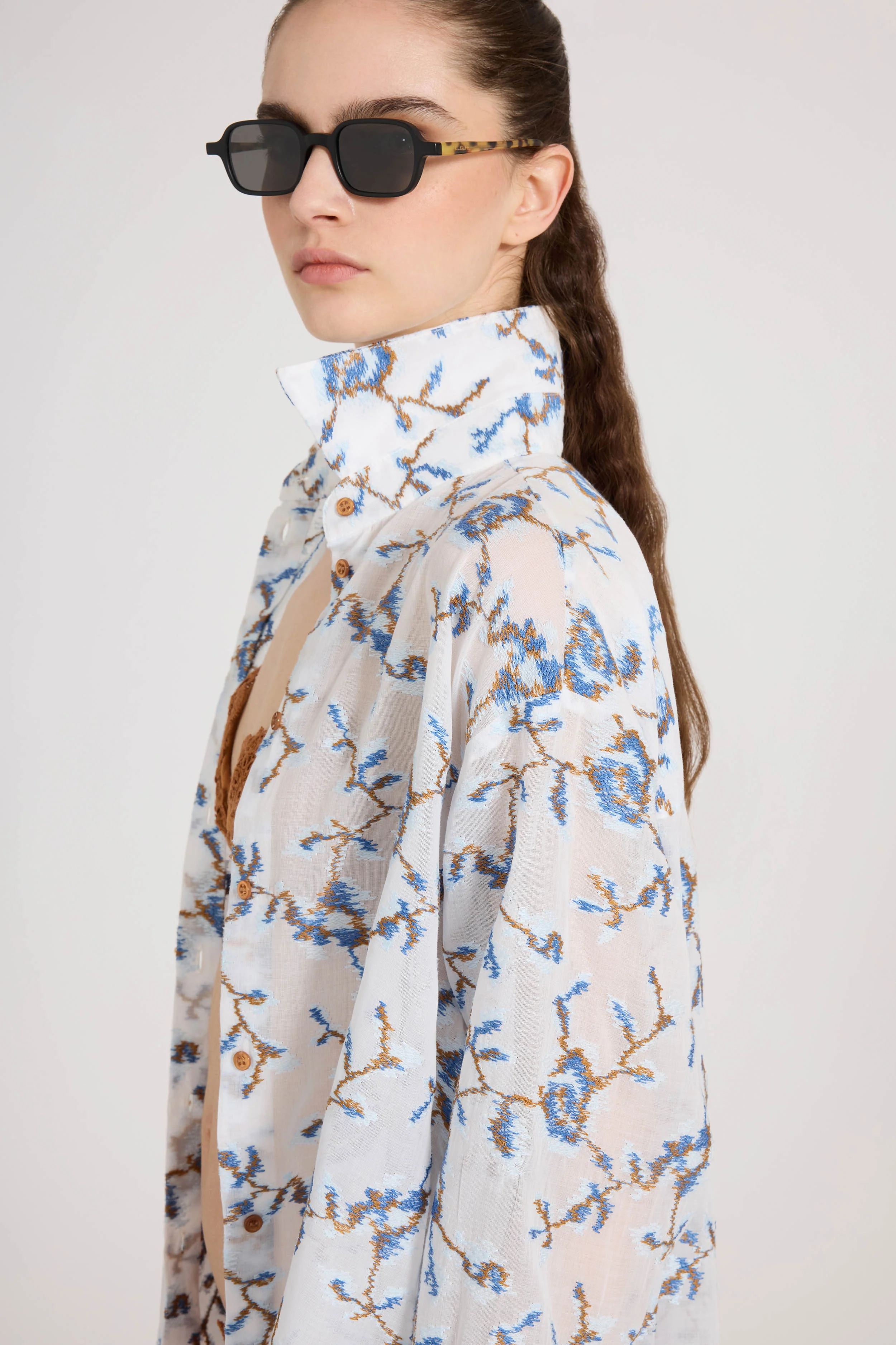 Cotton poplin shirt with all-over floral embroidery - Image 4