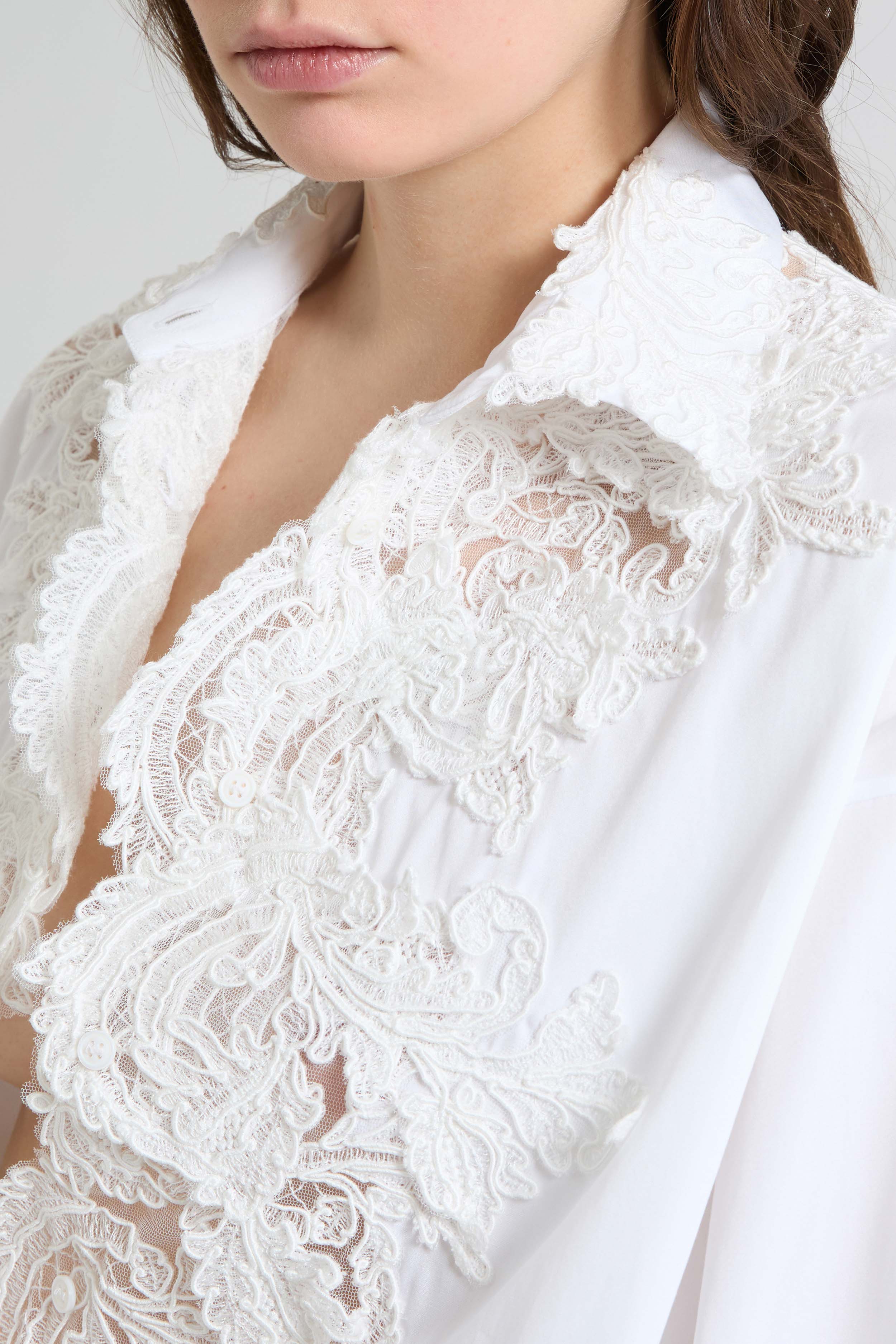 Cotton poplin shirt with hand-applied floral lace - Image 3