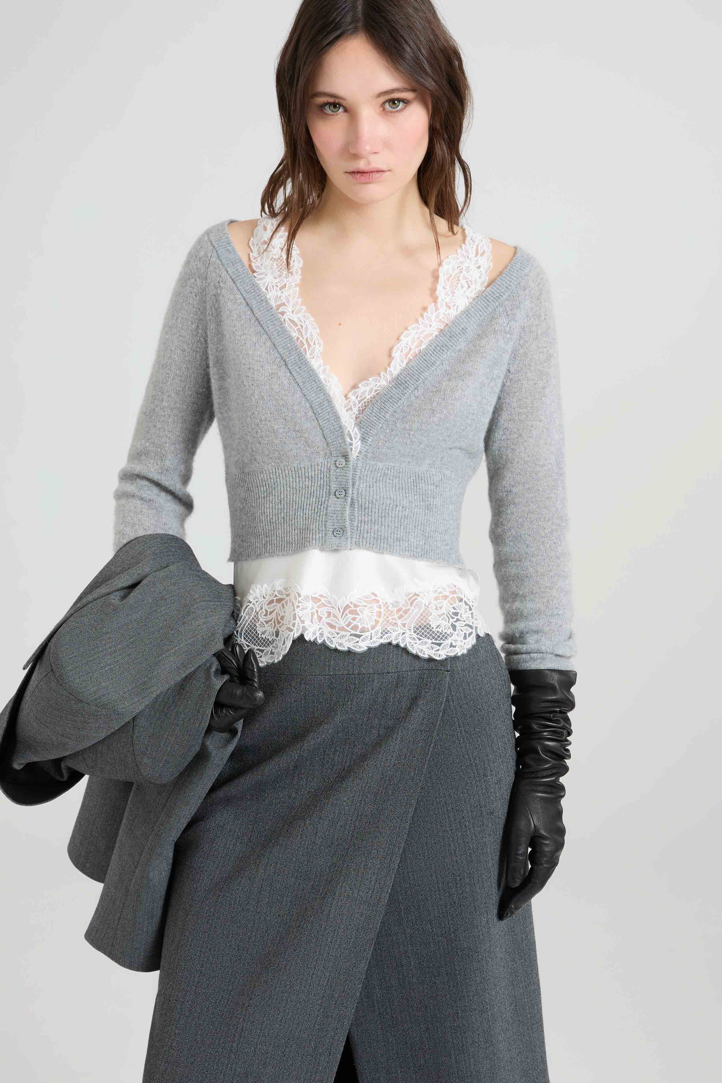 Cropped cashmere cardigan with pleated satin insert and rebrodé lace - Image 2