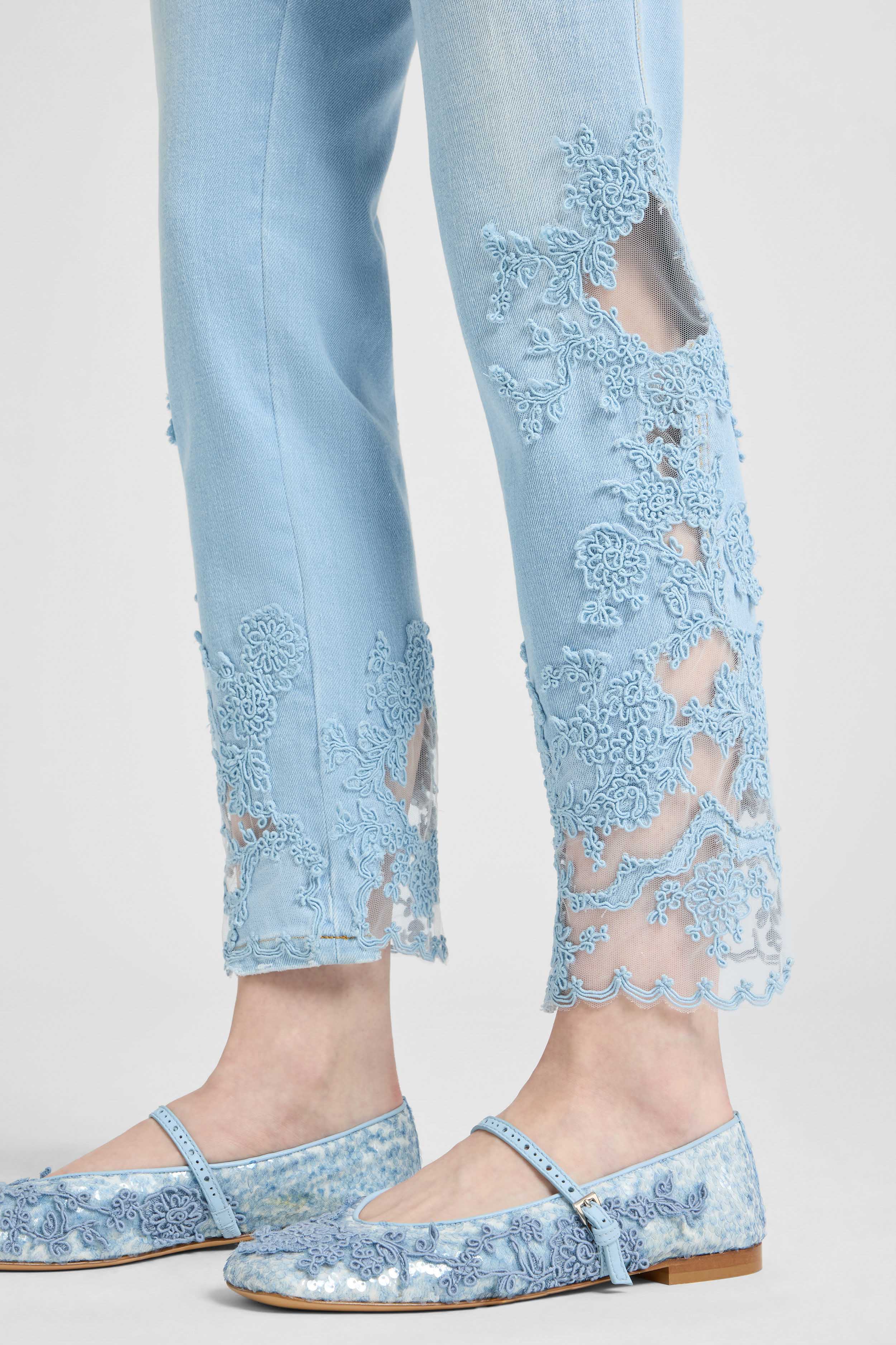 Embroidered ballerina with sequins and lace - Image 5