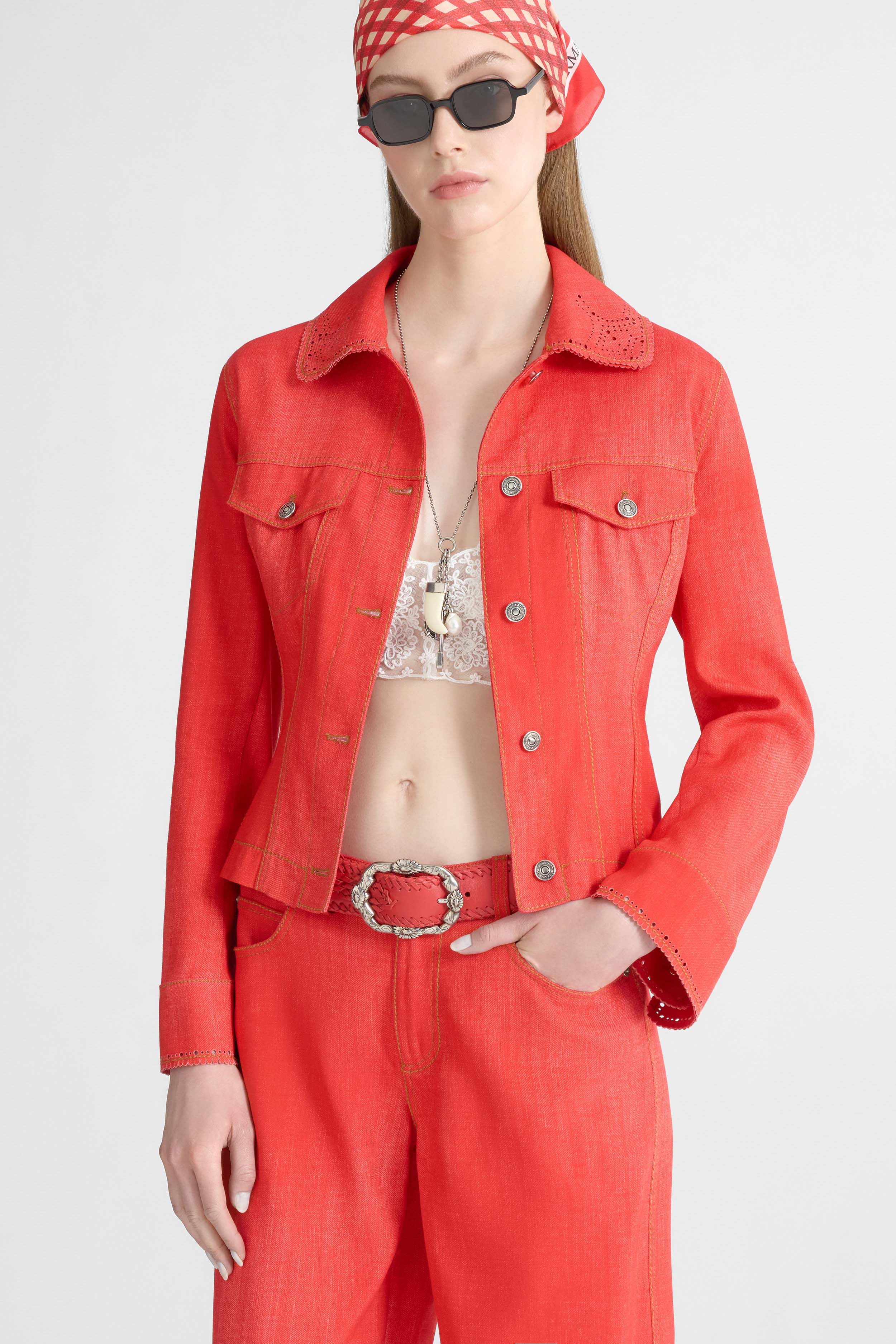 Fitted red jeans-print marocain jacket with broguing collar - Image 3
