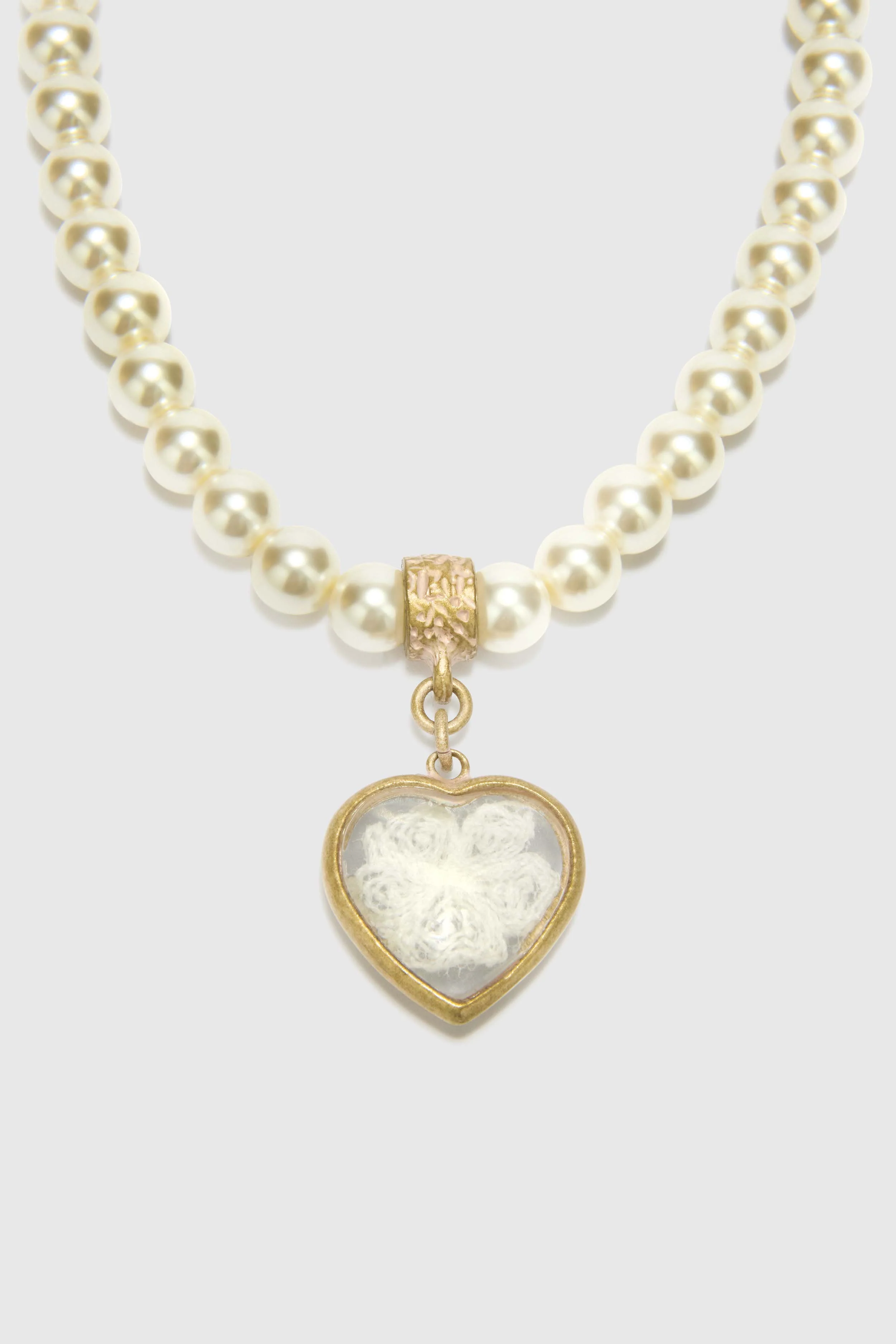 Glass pearl choker with heart charm and lace inserts - Image 4