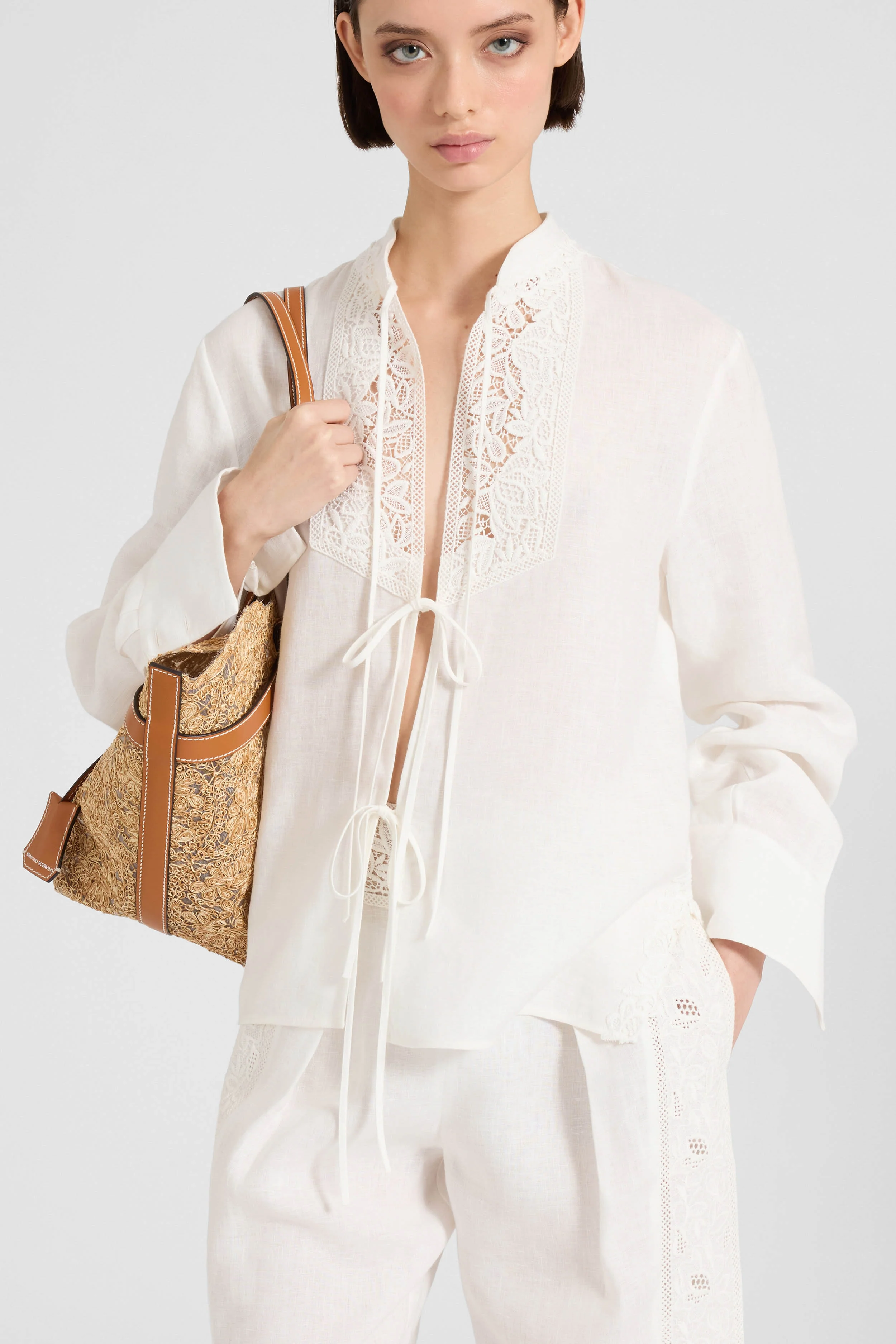 Linen blouse with ties and floral rebrodé lace - Image 2