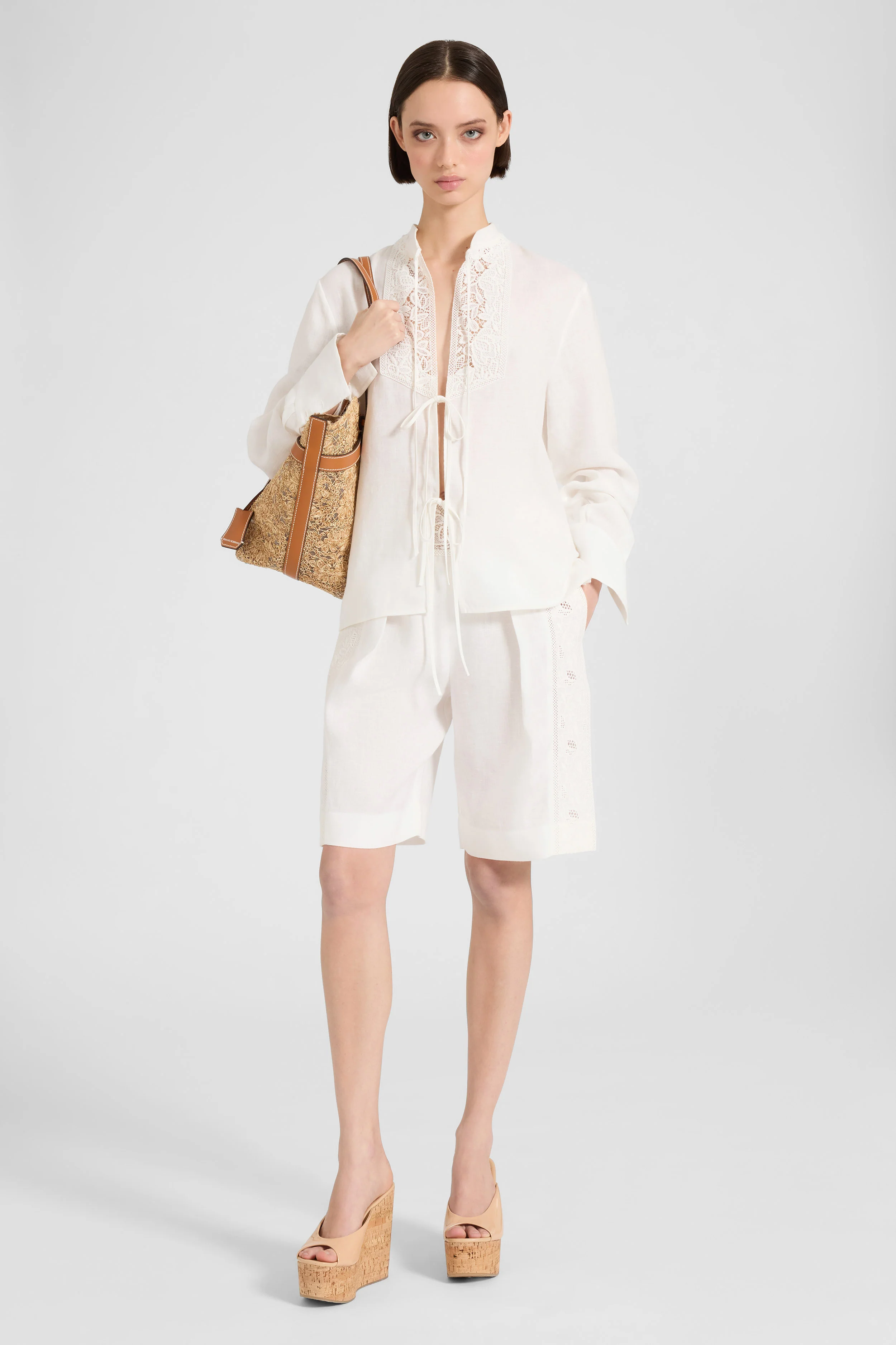 Linen blouse with ties and floral rebrodé lace - Image 3