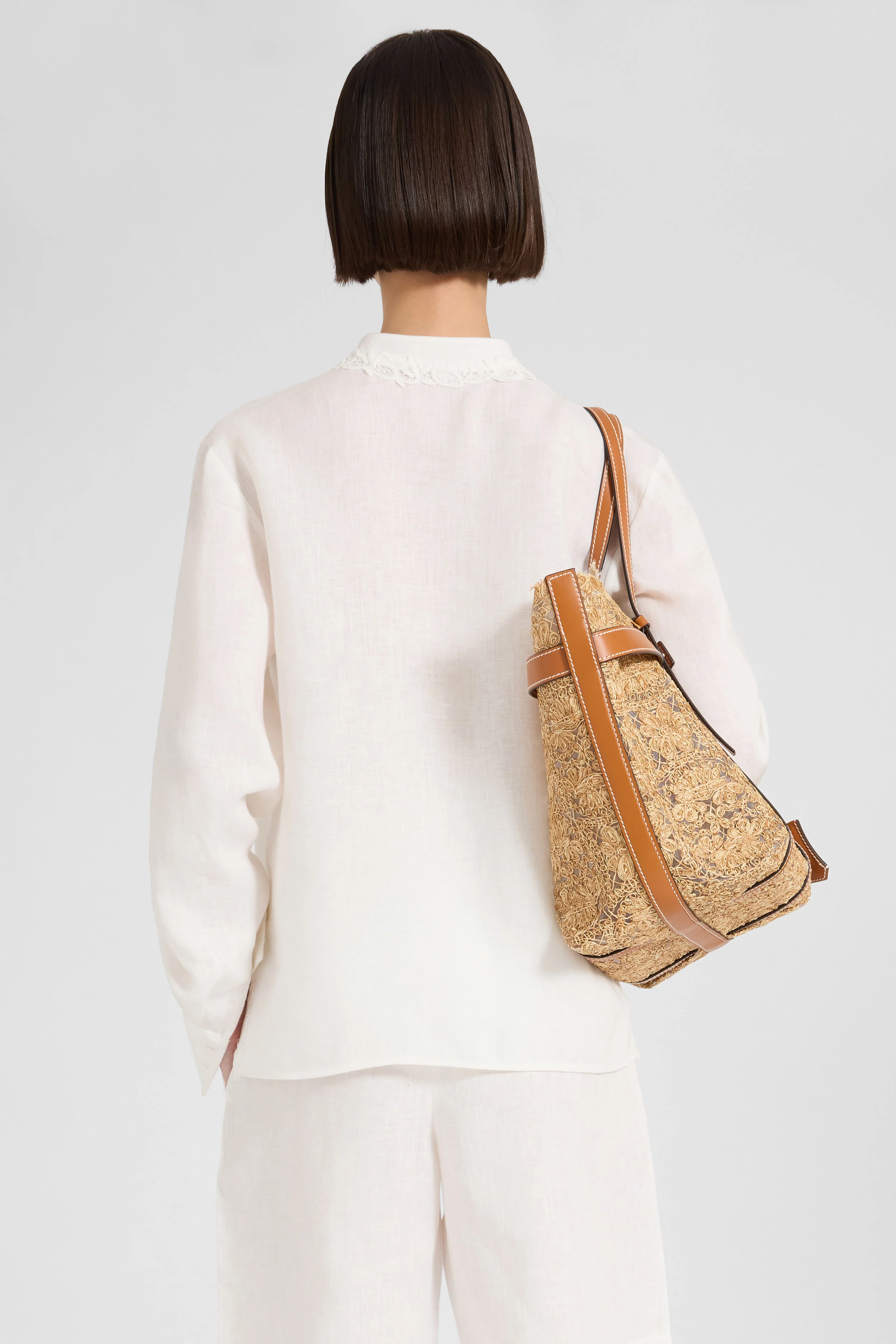 Linen blouse with ties and floral rebrodé lace - Image 6