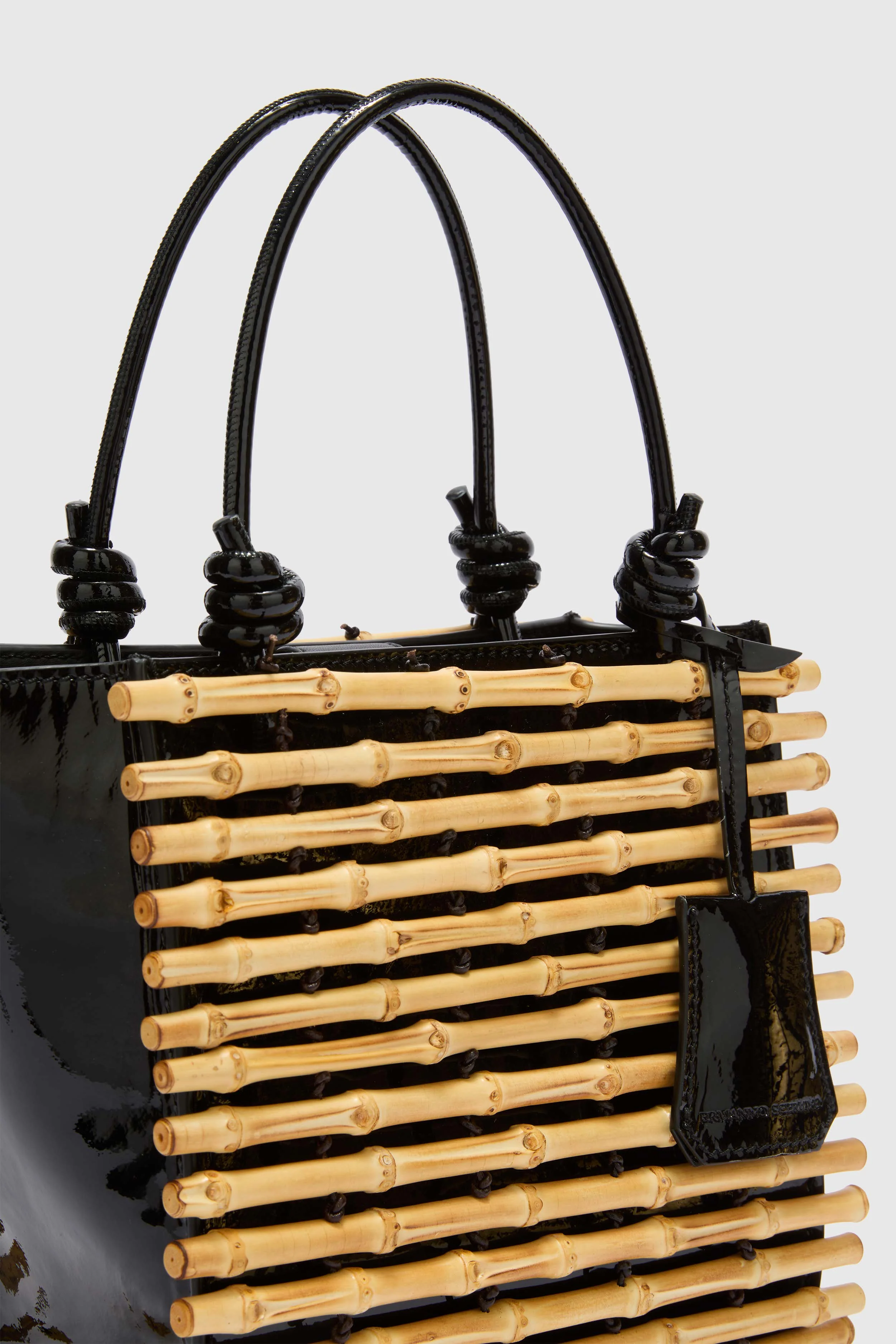 Mini Maggie in patent leather with hand-woven bamboo handles - Image 3