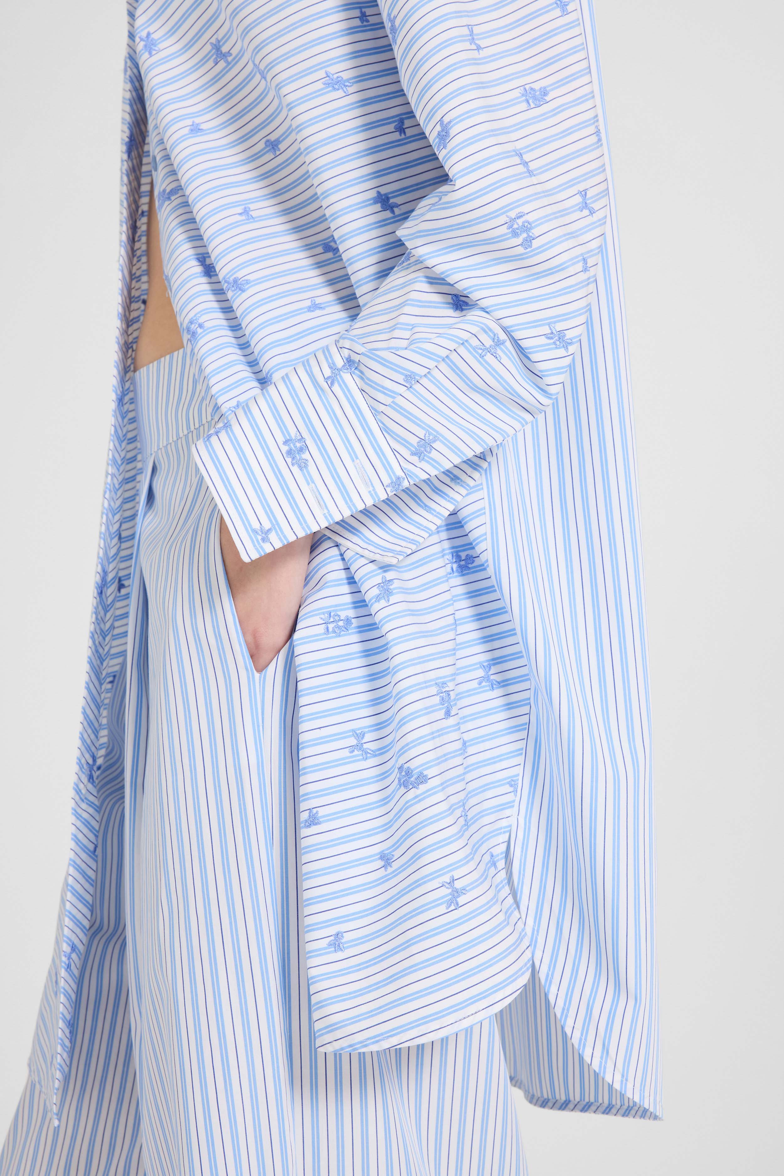 Oversized maxi cotton poplin shirt with floral embroidery - Image 4