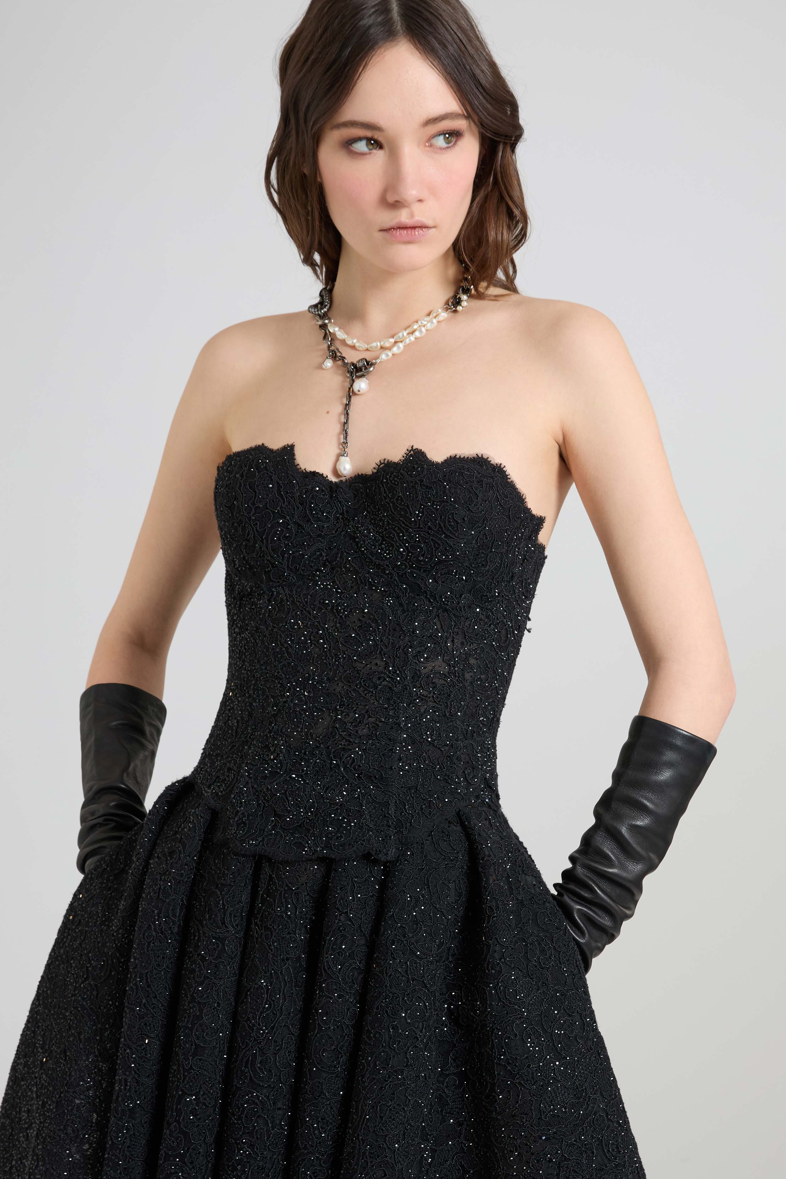 Rebrodé lace bustier with tone-on-tone crystals and V-shaped hem - Image 2