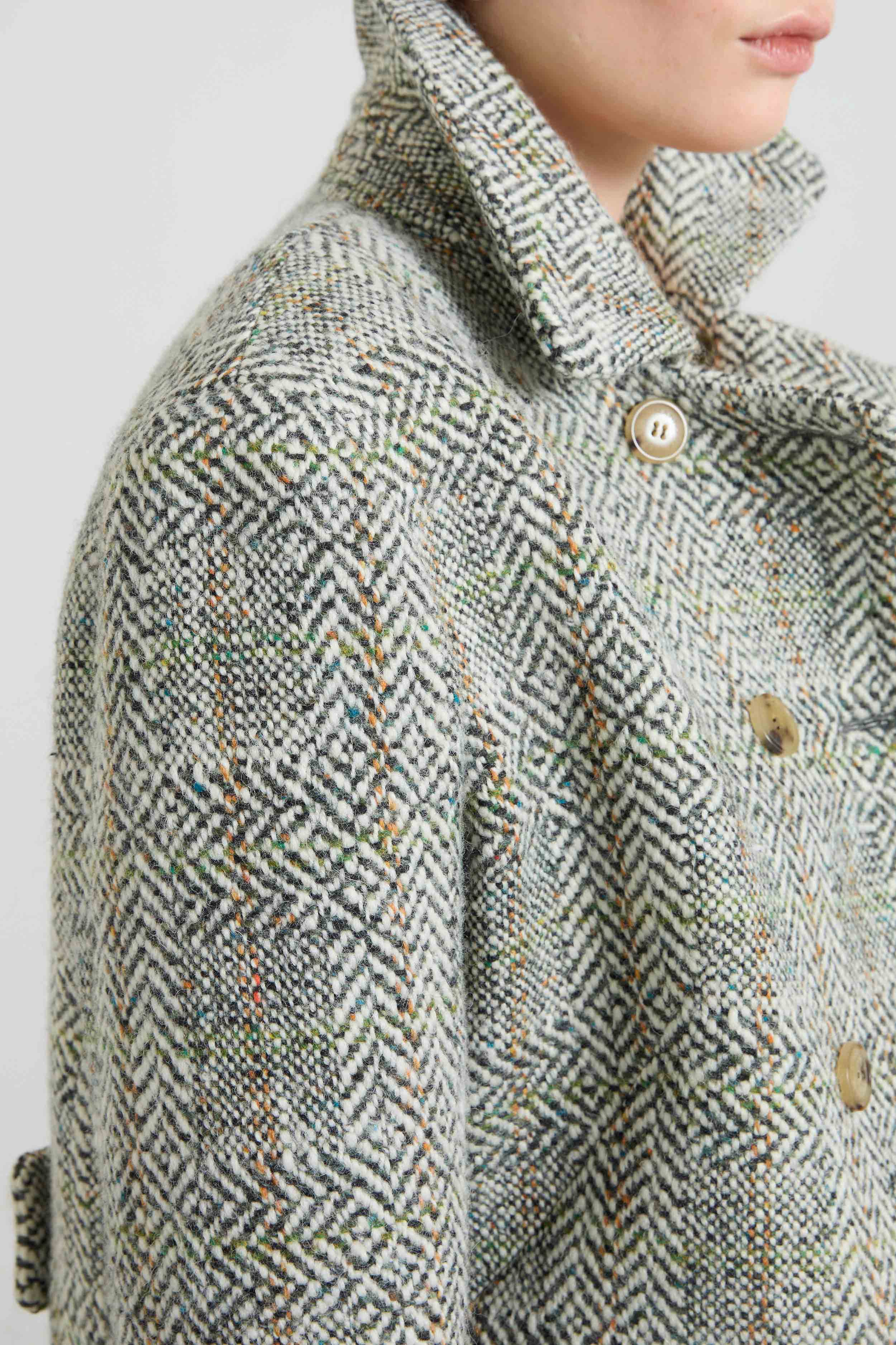 Short Double-Breasted Jacket in Yarn-Dyed Resca Wool Double - Image 4