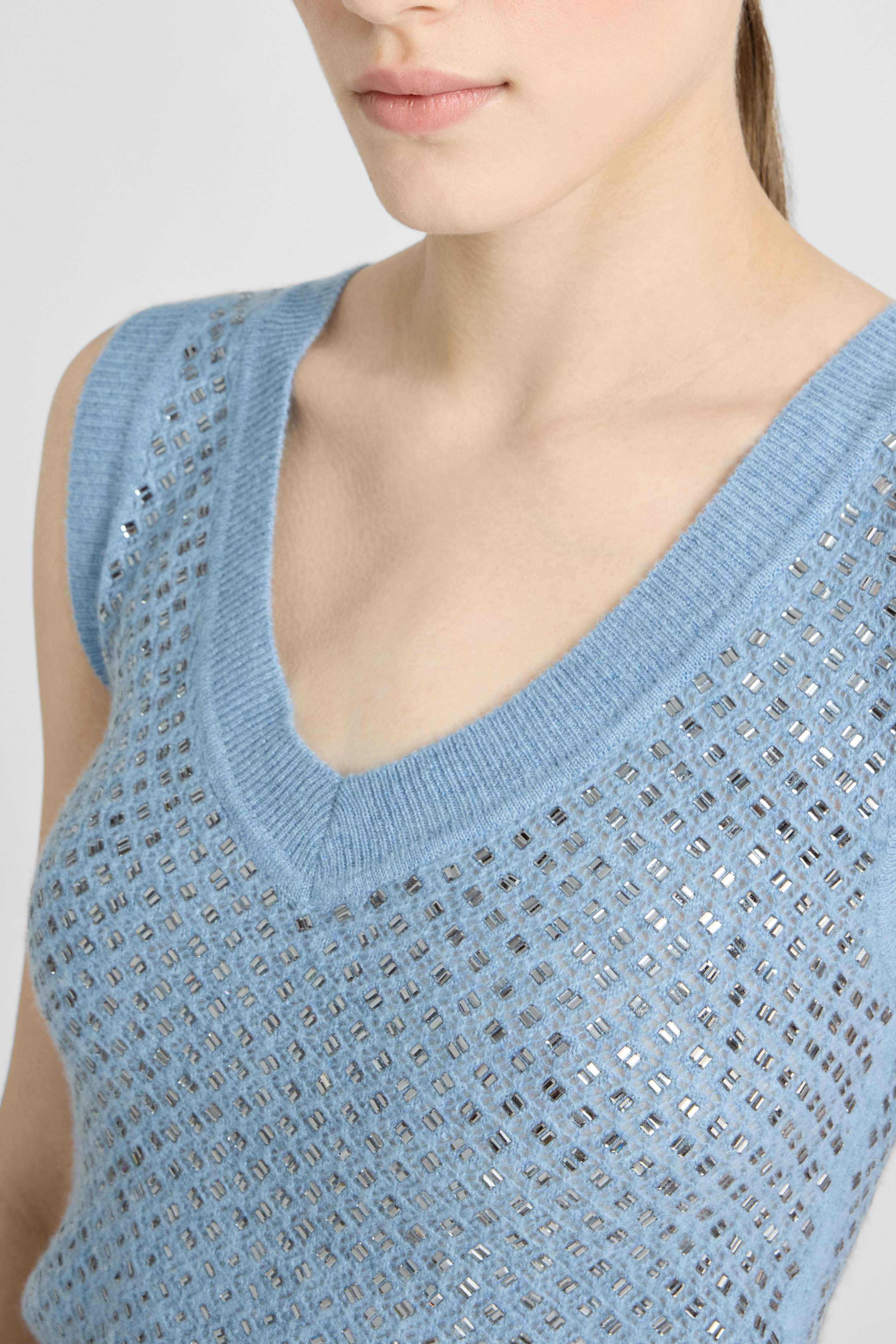 Sleeveless pure cashmere top with crystals - Image 3