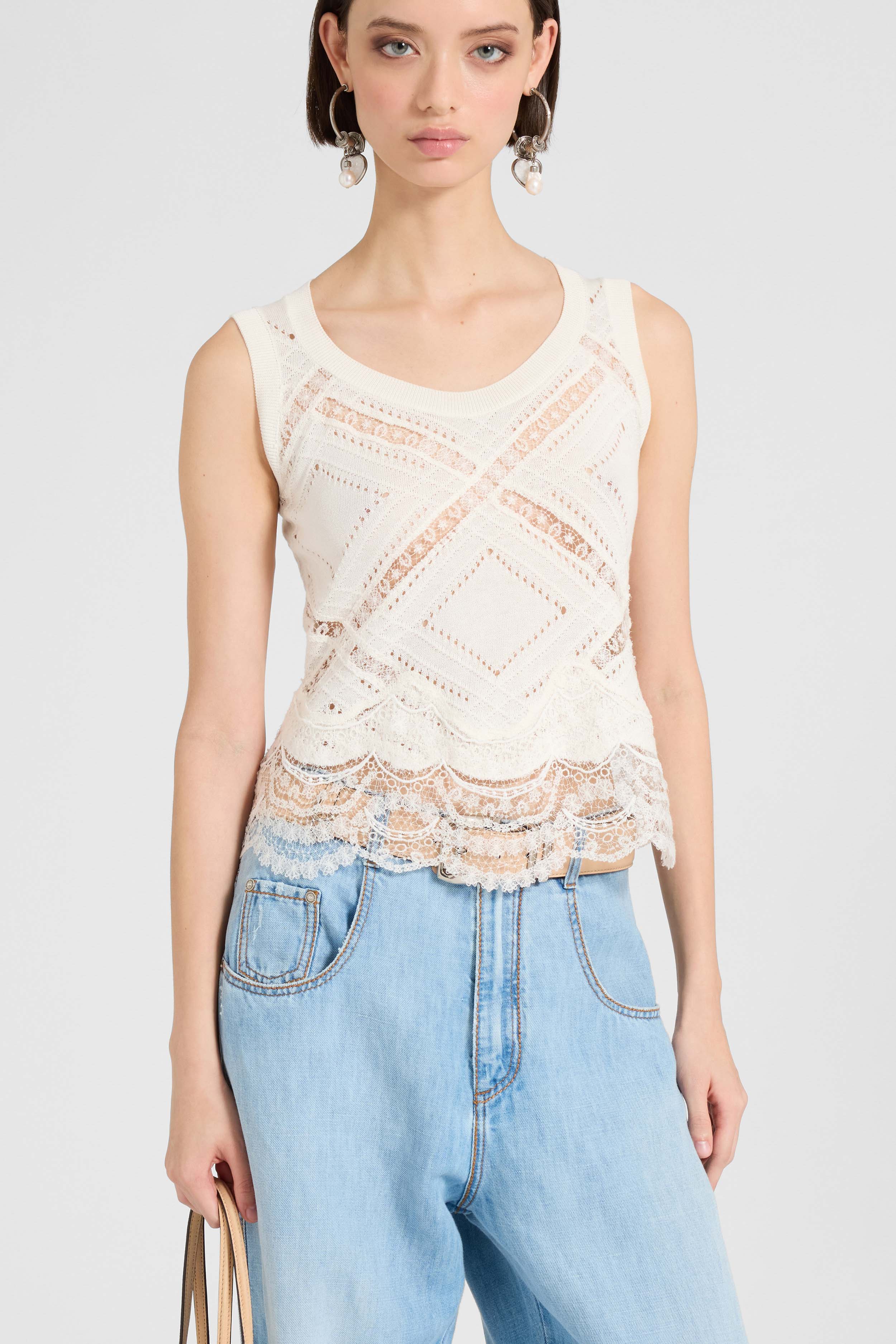 Sleeveless top with Valenciennes lace - Image 2